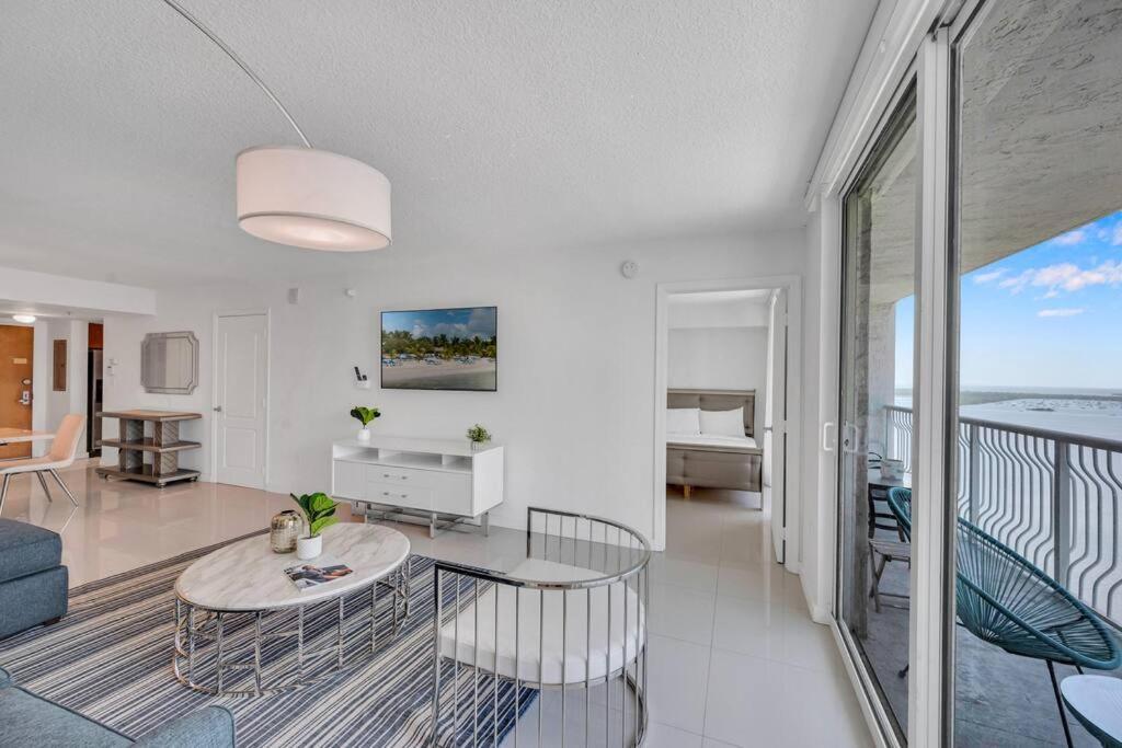 Apartamento Luxurious Private Unit With Parking Miami Exterior foto