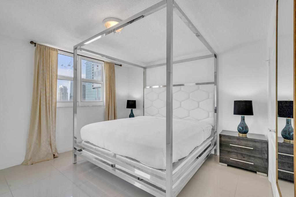 Apartamento Luxurious Private Unit With Parking Miami Exterior foto