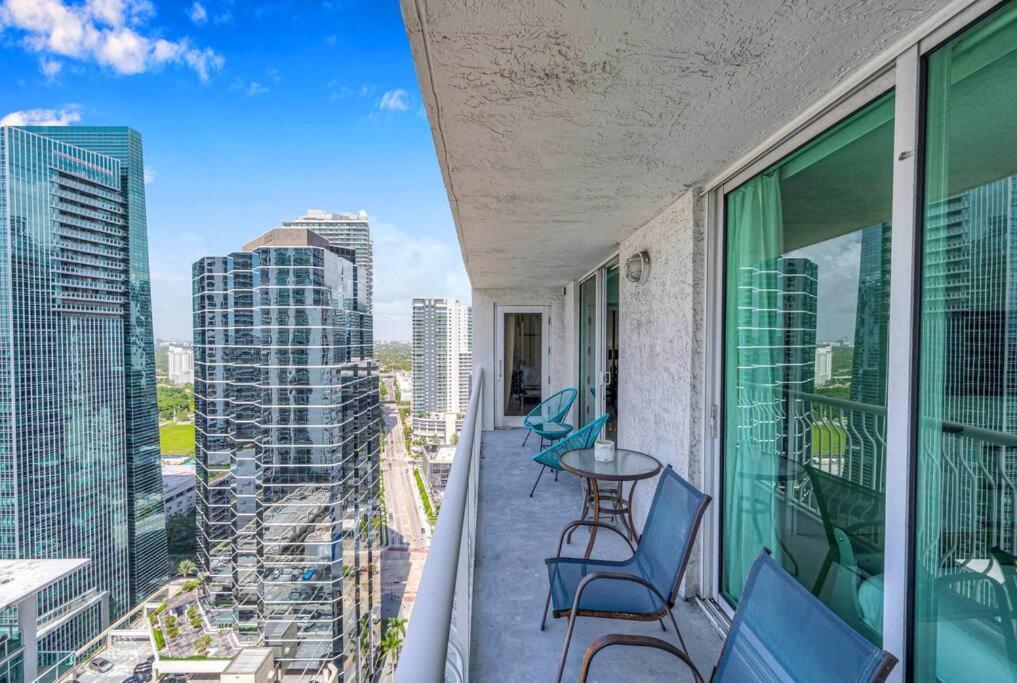Apartamento Luxurious Private Unit With Parking Miami Exterior foto