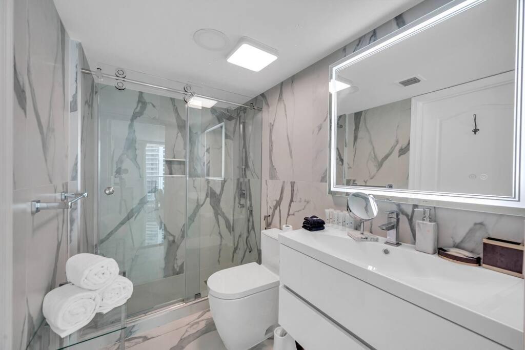Apartamento Luxurious Private Unit With Parking Miami Exterior foto