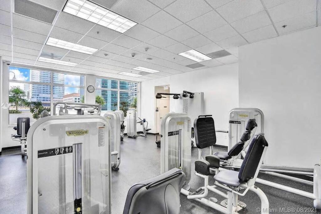Apartamento Luxurious Private Unit With Parking Miami Exterior foto