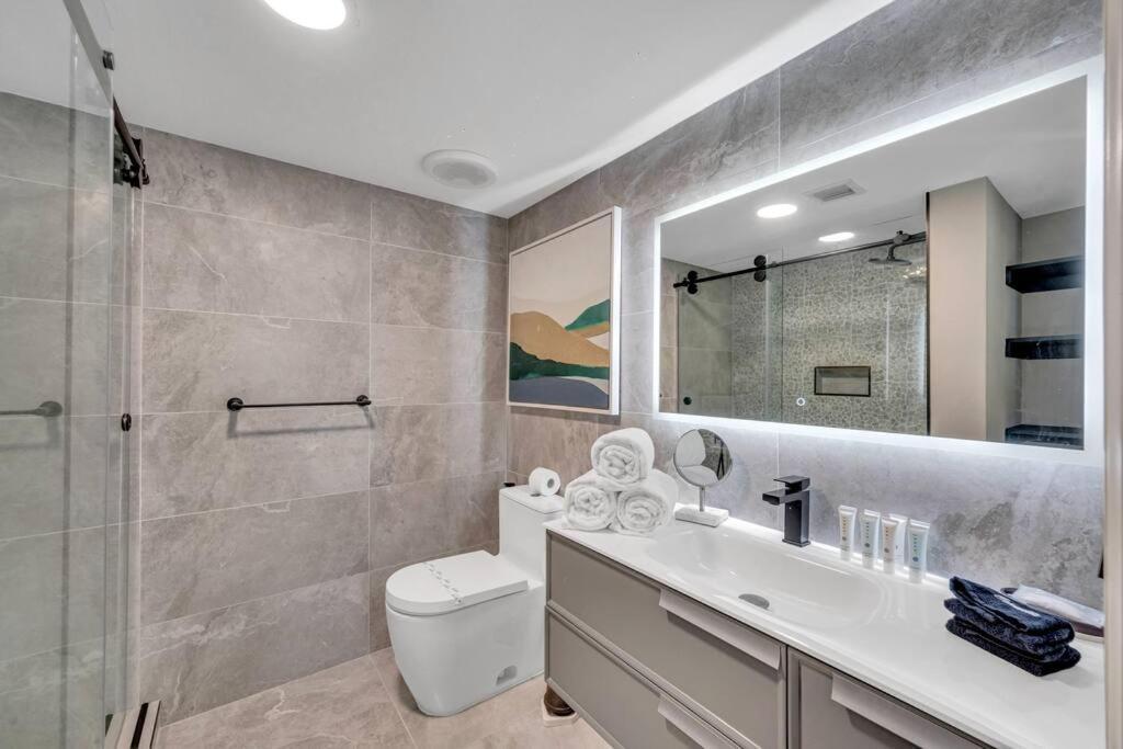 Apartamento Luxurious Private Unit With Parking Miami Exterior foto