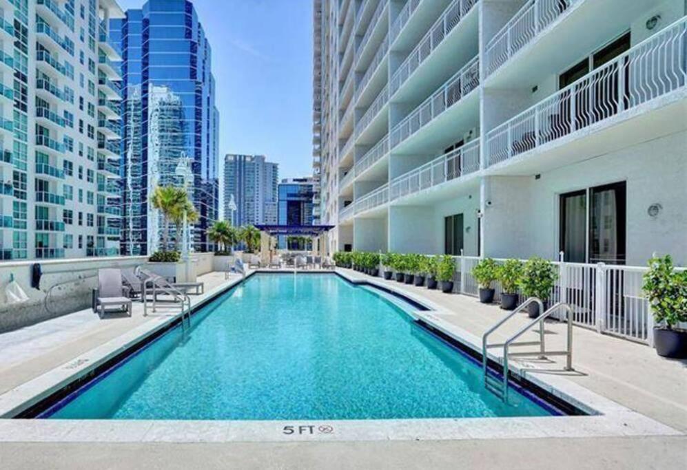 Apartamento Luxurious Private Unit With Parking Miami Exterior foto