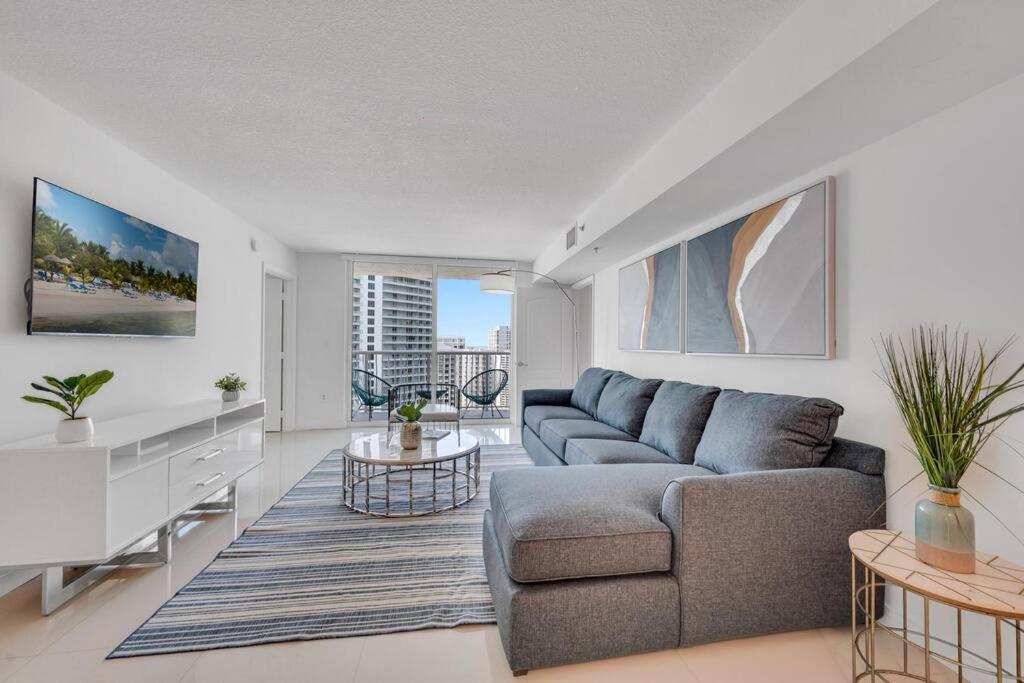 Apartamento Luxurious Private Unit With Parking Miami Exterior foto