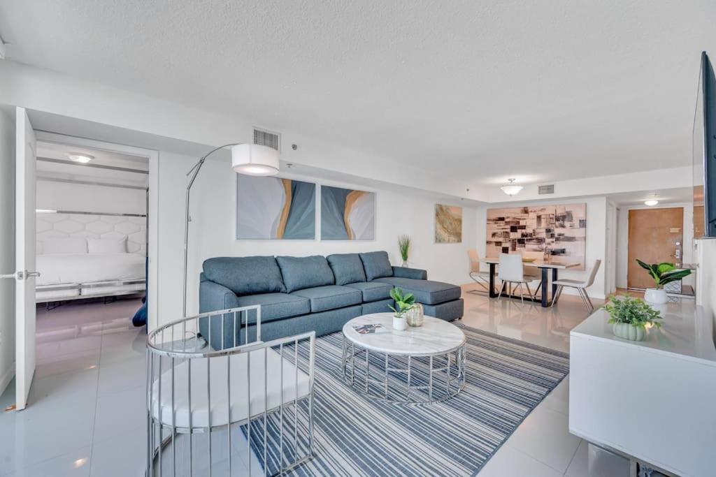 Apartamento Luxurious Private Unit With Parking Miami Exterior foto