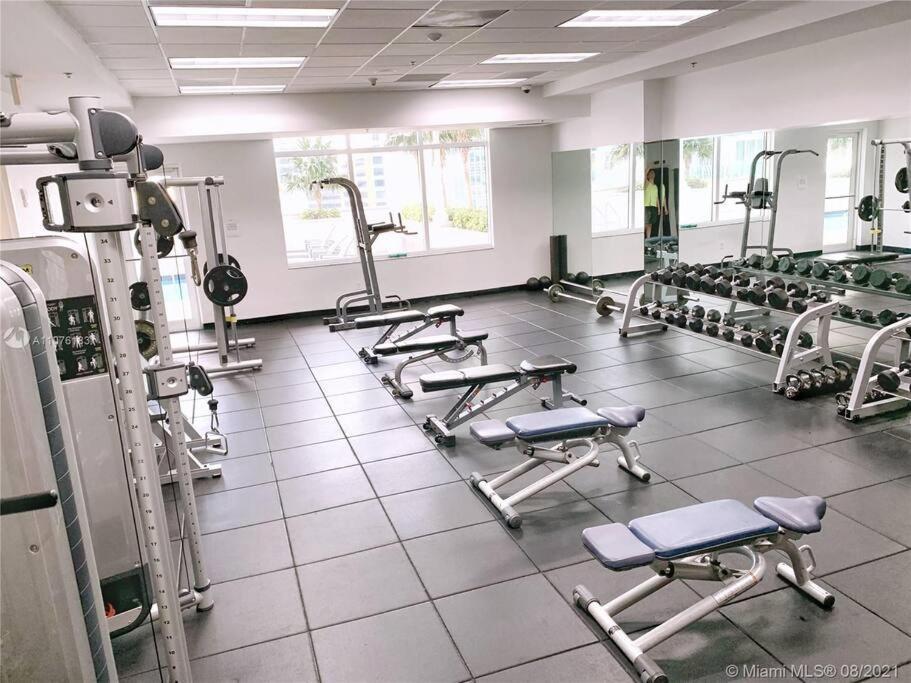 Apartamento Luxurious Private Unit With Parking Miami Exterior foto