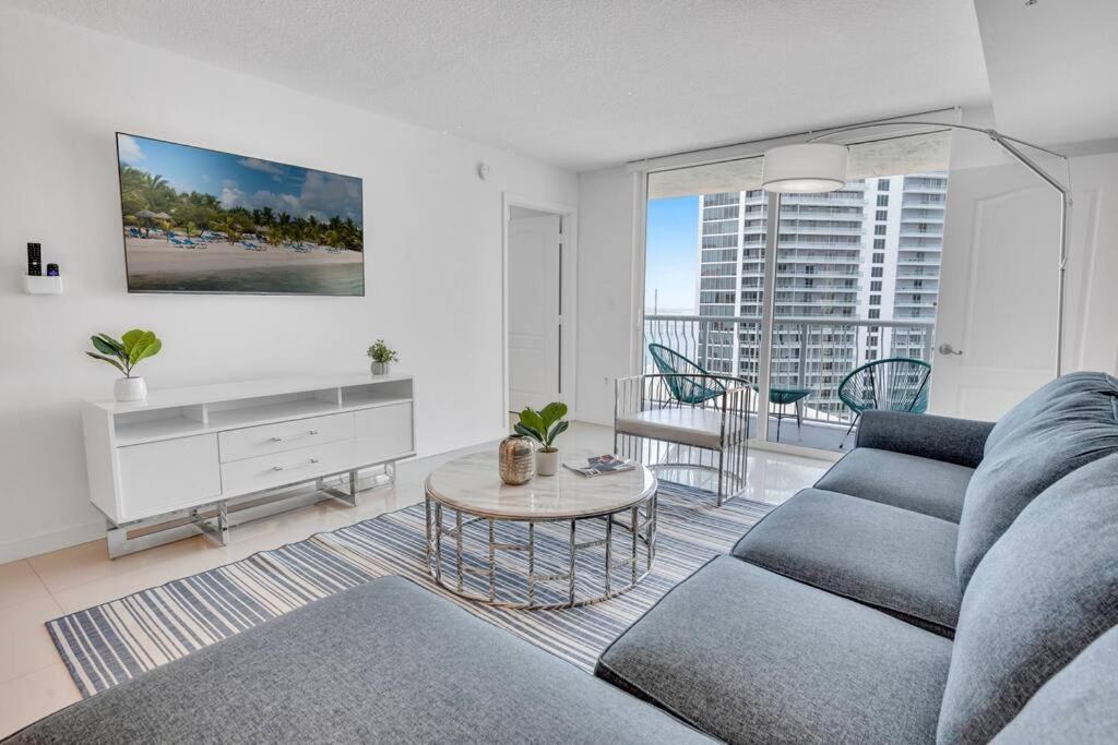 Apartamento Luxurious Private Unit With Parking Miami Exterior foto