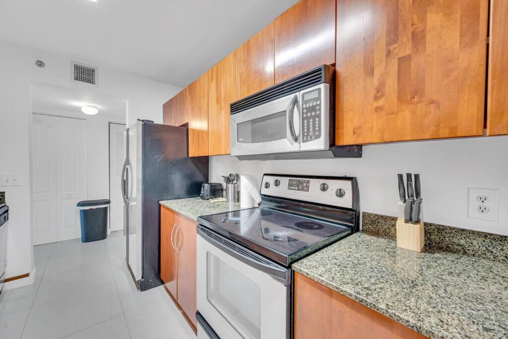 Apartamento Luxurious Private Unit With Parking Miami Exterior foto